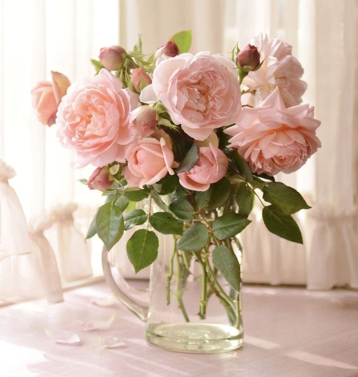 Bình hoa để bàn hồng pastel